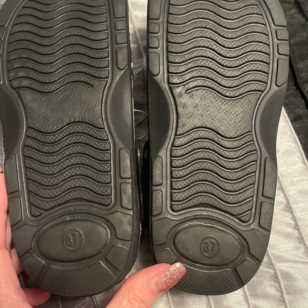 No brand crocs - Picture 2 of 2